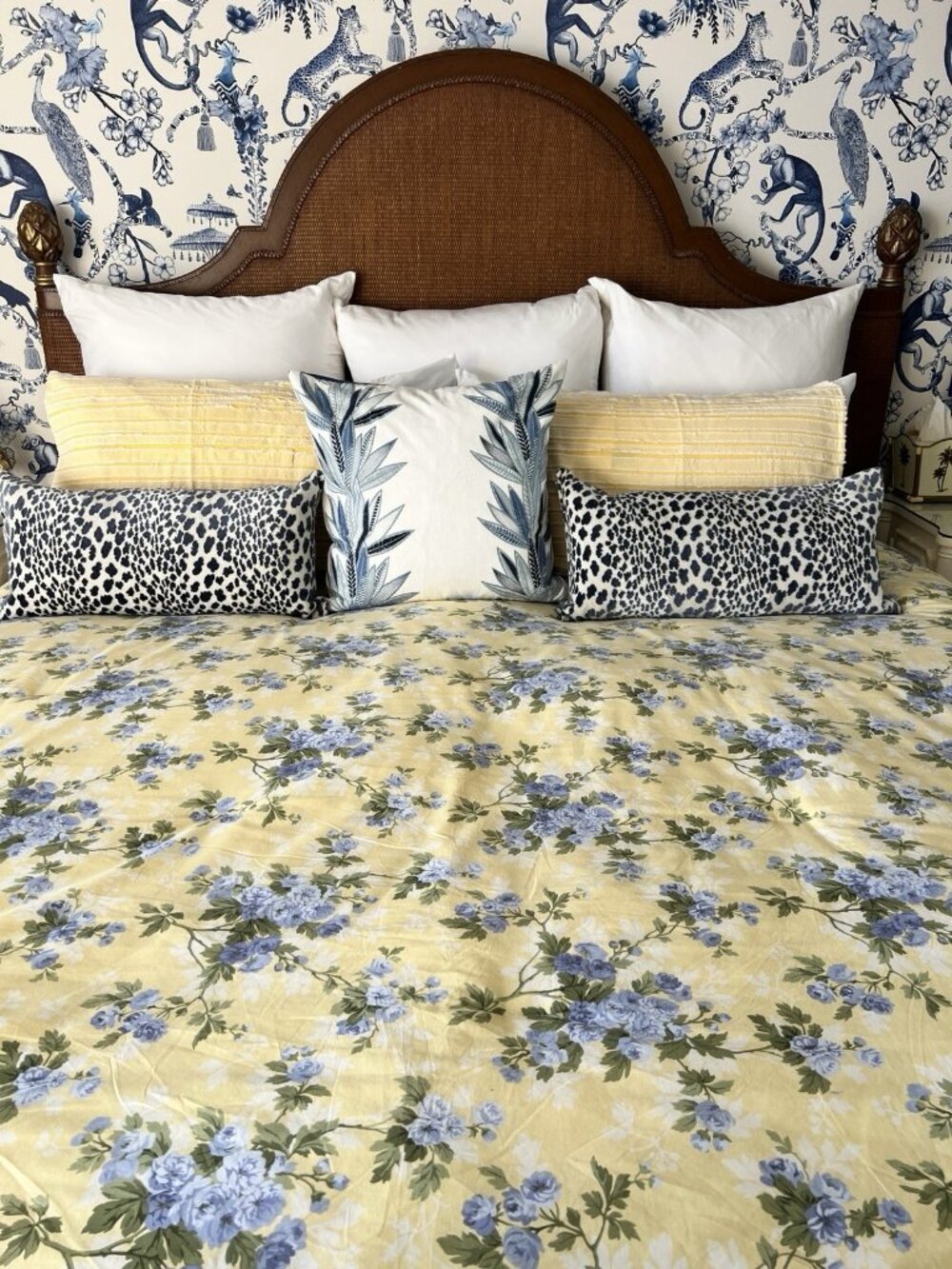 LAURA ASHLEY Queen 100% Cotton Comforter CASSIDY Yellow Blue Roses Cottage Beach